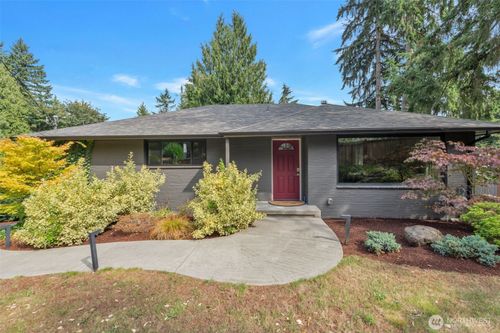 18828 156th Ave Ne, Woodinville, WA, 98072-6438 | Card Image