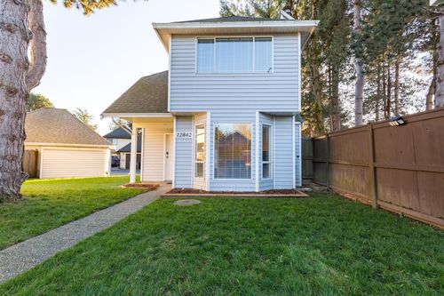 12842 72b Ave, Surrey, BC, V3W9B9 | Card Image