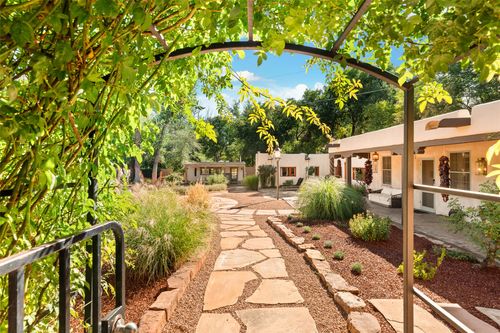 1571 Bishops Lodge Rd, Santa Fe, NM, 87506-0272 | Card Image