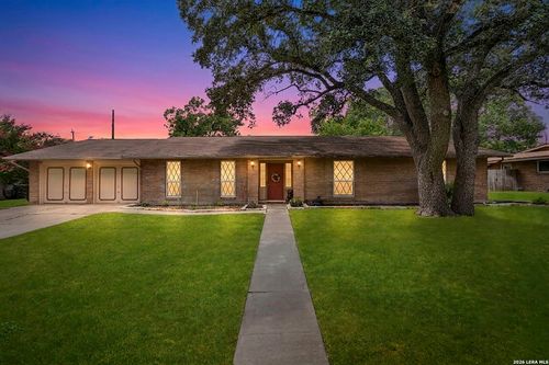 421 Windcrest Dr, Windcrest, TX, 78239-2423 | Card Image