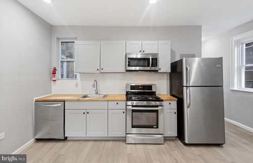 2-6011 Catharine St, PHILADELPHIA, PA, 19143-2305 | Card Image