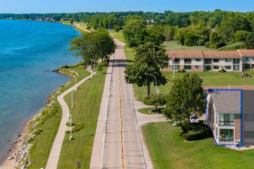 1660 River Rd, Marysville, MI, 48040-1860 | Card Image