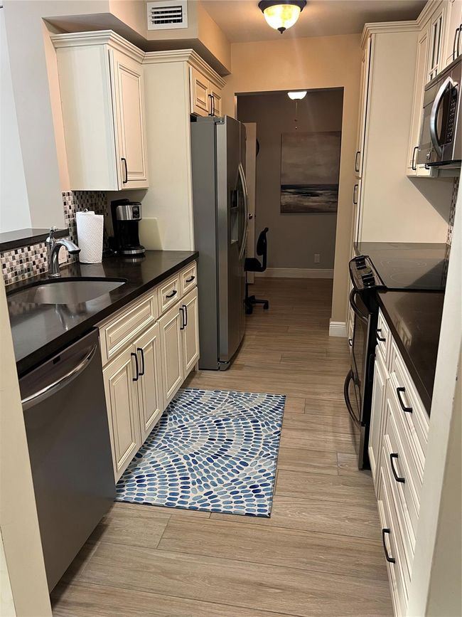 KITCHEN | Image 14