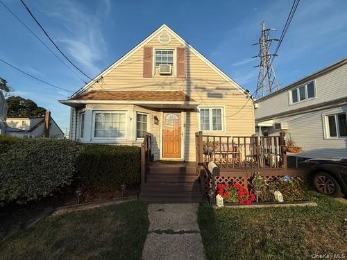 82 Westcott St, Inwood, NY, 11096-1232 | Card Image