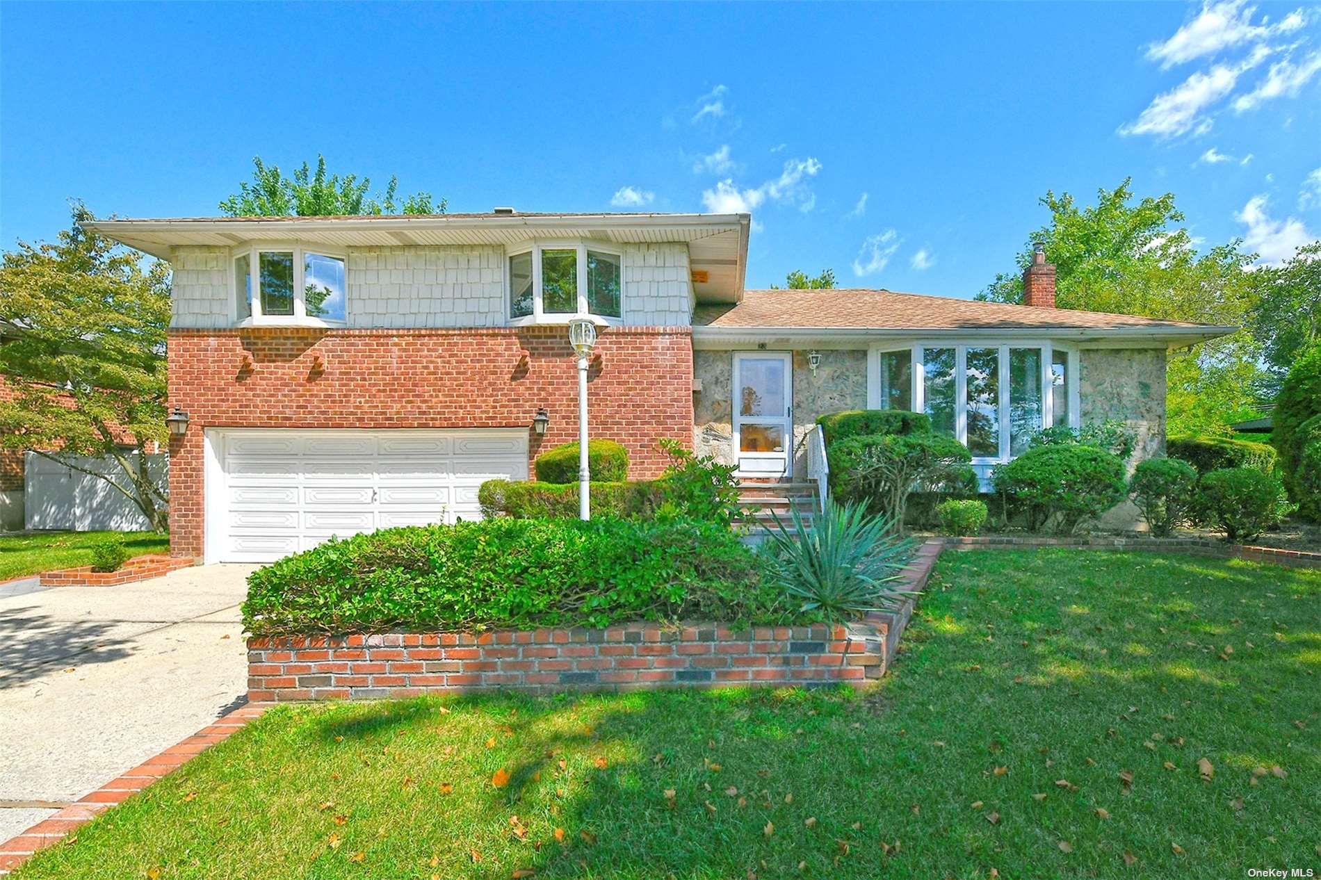 Schoenfield Ln, Melville, NY 11747