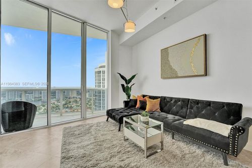 ph206-18101 Collins Ave, Sunny Isles Beach, FL, 33160-3130 | Card Image
