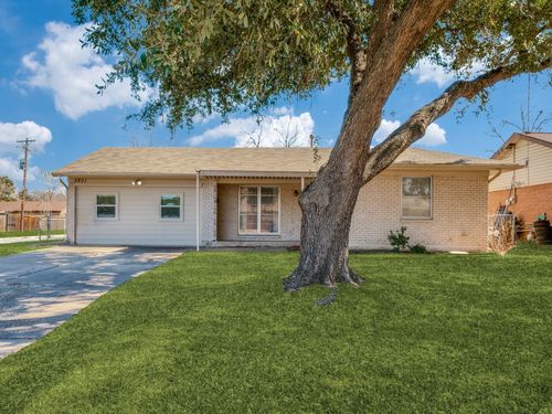 5801 Walraven Cir, Fort Worth, TX, 76133-2720 | Card Image