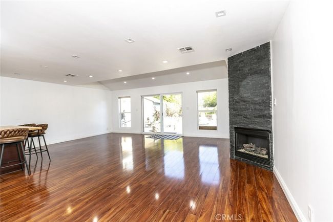 20355 Mobile St, House other with 3 bedrooms, 2 bathrooms and null parking in Winnetka CA | Image 8
