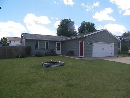 2325 Addalynn Dr, Marion, IA, 52302-4971 | Card Image