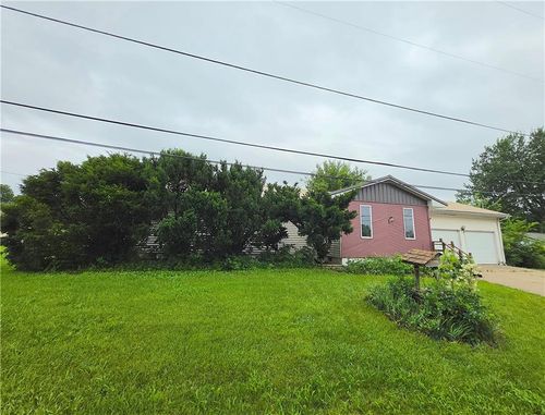 218 Warren Ave, Garnett, KS, 66032-1050 | Card Image