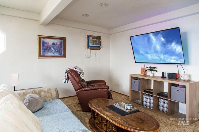134 Maple Ave, Home with 2 bedrooms, 1 bathrooms and 2 parking in Hansen ID | Image 6