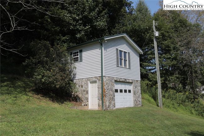 581 N Fork New River Rd, House other with 4 bedrooms, 3 bathrooms and null parking in Lansing NC | Image 18