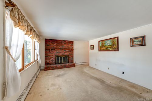 18 Annetta Ave, Smithtown, NY, 11787-5144 | Card Image