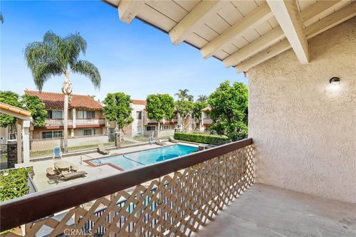 t4-700 W La Veta Ave, Orange, CA, 92868-4132 | Card Image