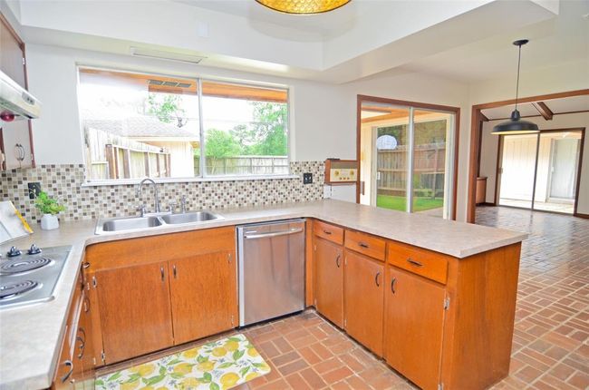 823 Timber Cove Dr, House other with 3 bedrooms, 2 bathrooms and 2 parking in Seabrook TX | Image 13