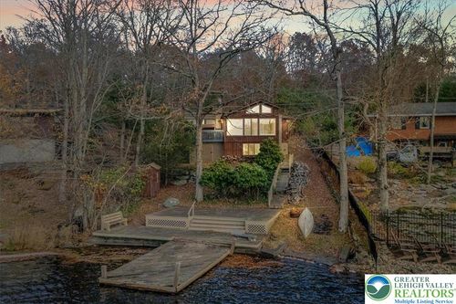 6361 Lakeshore Dr E, East Stroudsburg, PA, 18302-8407 | Card Image