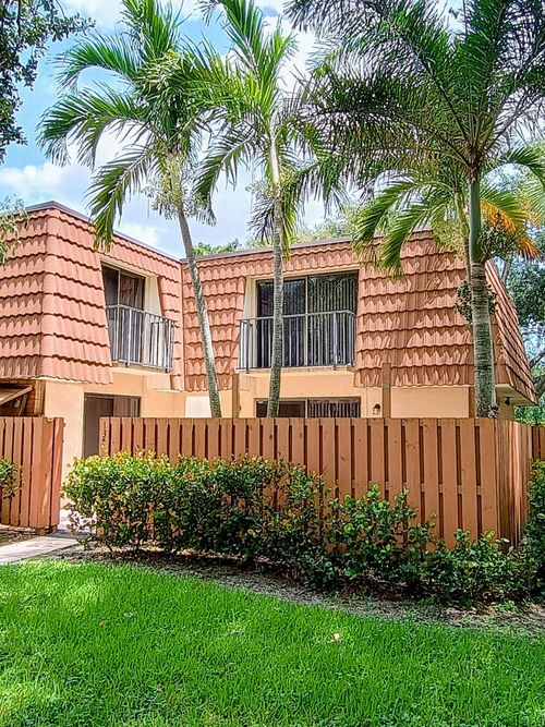 135 Heritage Way, West Palm Beach, FL, 33407-6866 | Card Image