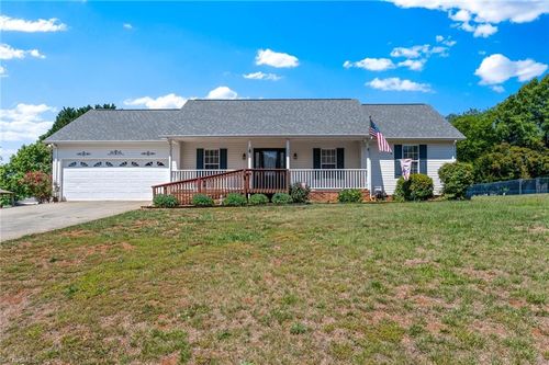 129 Polaris Dr, Mocksville, NC, 27028-2658 | Card Image