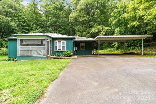 3325 Deerbrook Rd, Lenoir, NC, 28645-7006 | Card Image