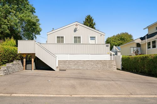 11 Peninsular Ave, Waterford, CT, 06385-3936 | Card Image