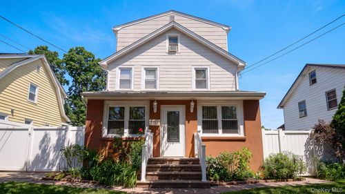 681 Stowe Ave, North Baldwin, NY, 11510-1704 | Card Image
