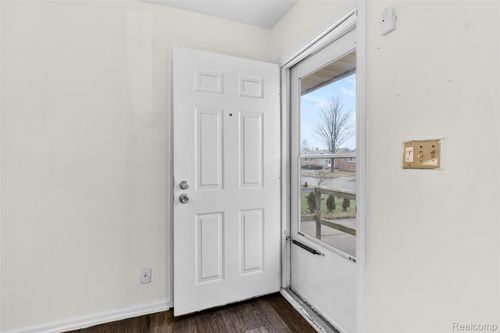 139 Belton St, Garden City, MI, 48135-3135 | Card Image