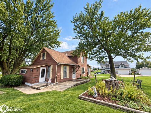 916 Center Street, Brooklyn, IA, 52211 | Card Image