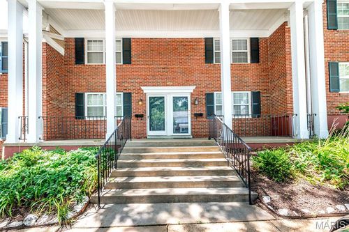 1661 E Swan Cir, Brentwood, MO, 63144-1114 | Card Image