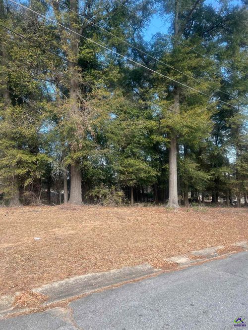 1200 Creekwood Dr, Perry, GA, 31069-3119 | Card Image