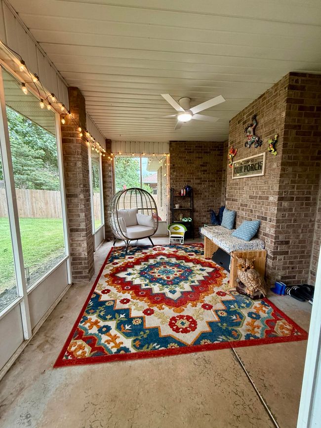 Screened in Patio | Image 38