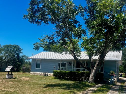 110 Renfro Dr, Devine, TX, 78016-2414 | Card Image