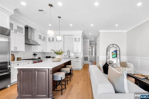 12 Gabriel Ct, Paramus, NJ, 07652-1868 | Card Image