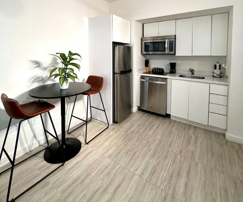 102-1611 Meridian Ave, Miami Beach, FL, 33139-2803 | Card Image