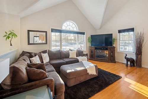 99 Washington St, Abington, MA, 02351-2626 | Card Image