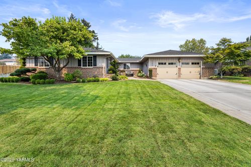 5209 Glacier Way, Yakima, WA, 98908-2351 | Card Image