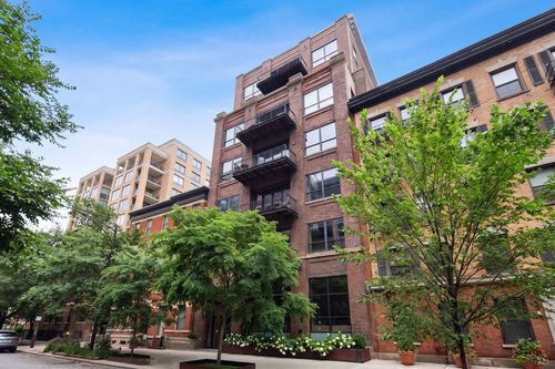 4-152 W Huron St, Chicago, IL, 60654-3735 | Card Image