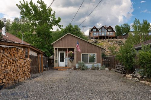 202 5th Street W, Gardiner, MT, 59030 | Card Image