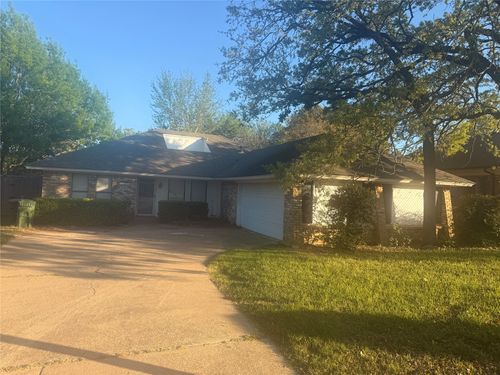 5604 Trail Crest Dr, Arlington, TX, 76017-1127 | Card Image