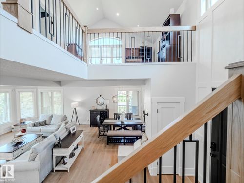 {{alt}} | Card Image