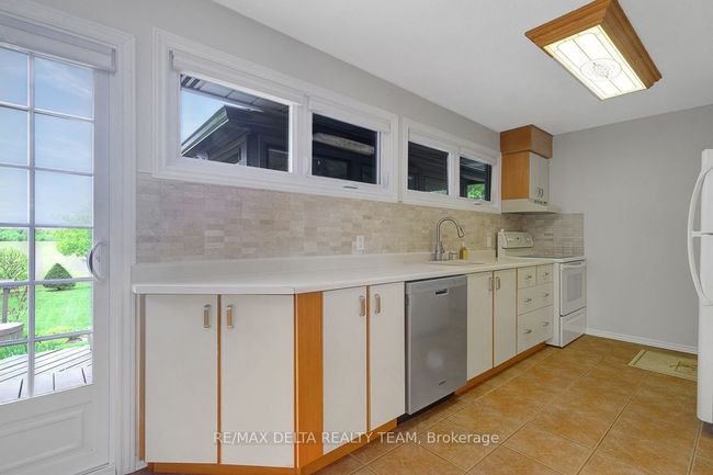 5041 Thunder Rd, House other with 4 bedrooms, 2 bathrooms and 5 parking in Carlsbad Springs ON | Image 12