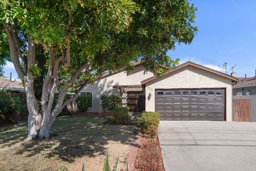 6726 Nagle Ave, Valley Glen, CA, 91401-1211 | Card Image