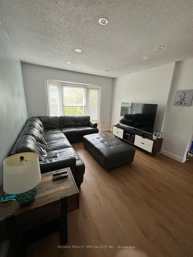 13 Dino Crt, House attached with 4 bedrooms, 3 bathrooms and 3 parking in Brampton ON | Image 4