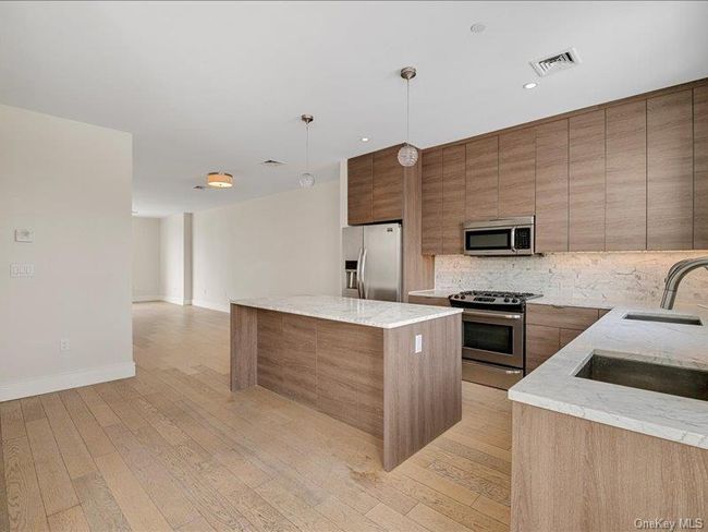 156 Beach 5 Th St, Home with 0 bedrooms, 1 bathrooms and null parking in Far Rockaway NY | Image 33