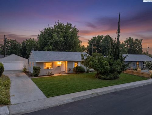 704 Cedar Ave, Richland, WA, 99352 | Card Image