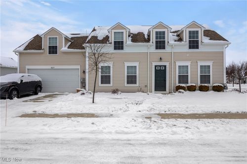 8697 Wakefield Run, North Ridgeville, OH, 44039 | Card Image