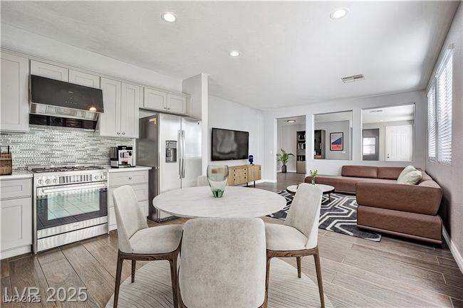 5575 Cresent Valley St, House other with 4 bedrooms, 2 bathrooms and null parking in Las Vegas NV | Image 4