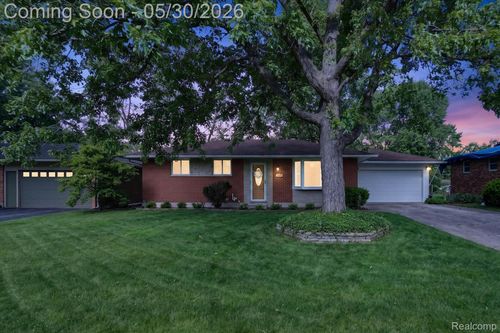 721 Robbinann Dr, Waterford, MI, 48328-2348 | Card Image