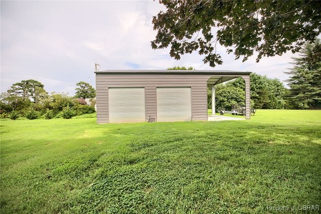 Garage with a lawn | Image 17