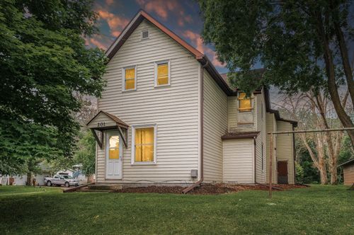 201 W Forest St, Belle Plaine, MN, 56011-1613 | Card Image