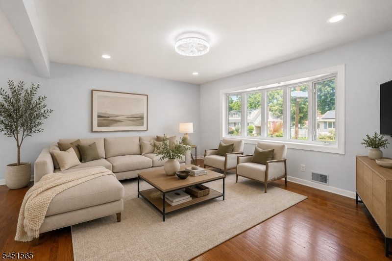 Residential Lease in Edison Twp. 4